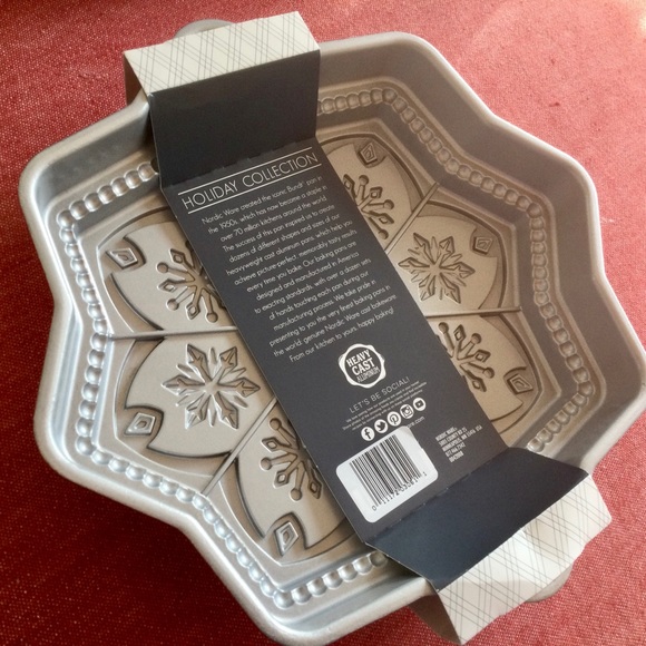 Nordic Ware Sweet Snowflakes Shortbread & Cake Pan Cast Aluminum Nonstick 6 Cups - Picture 2 of 10